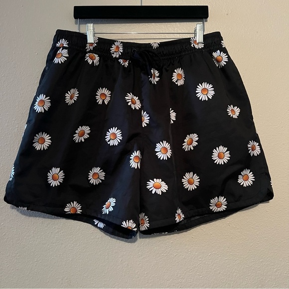 Nike Flow Shorts Swim Trunks Daisy Sportswear Sport Essentials Men's 2XL - Picture 1 of 5
